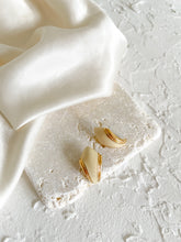 Load image into Gallery viewer, Vintage Cream And Gold Earrings